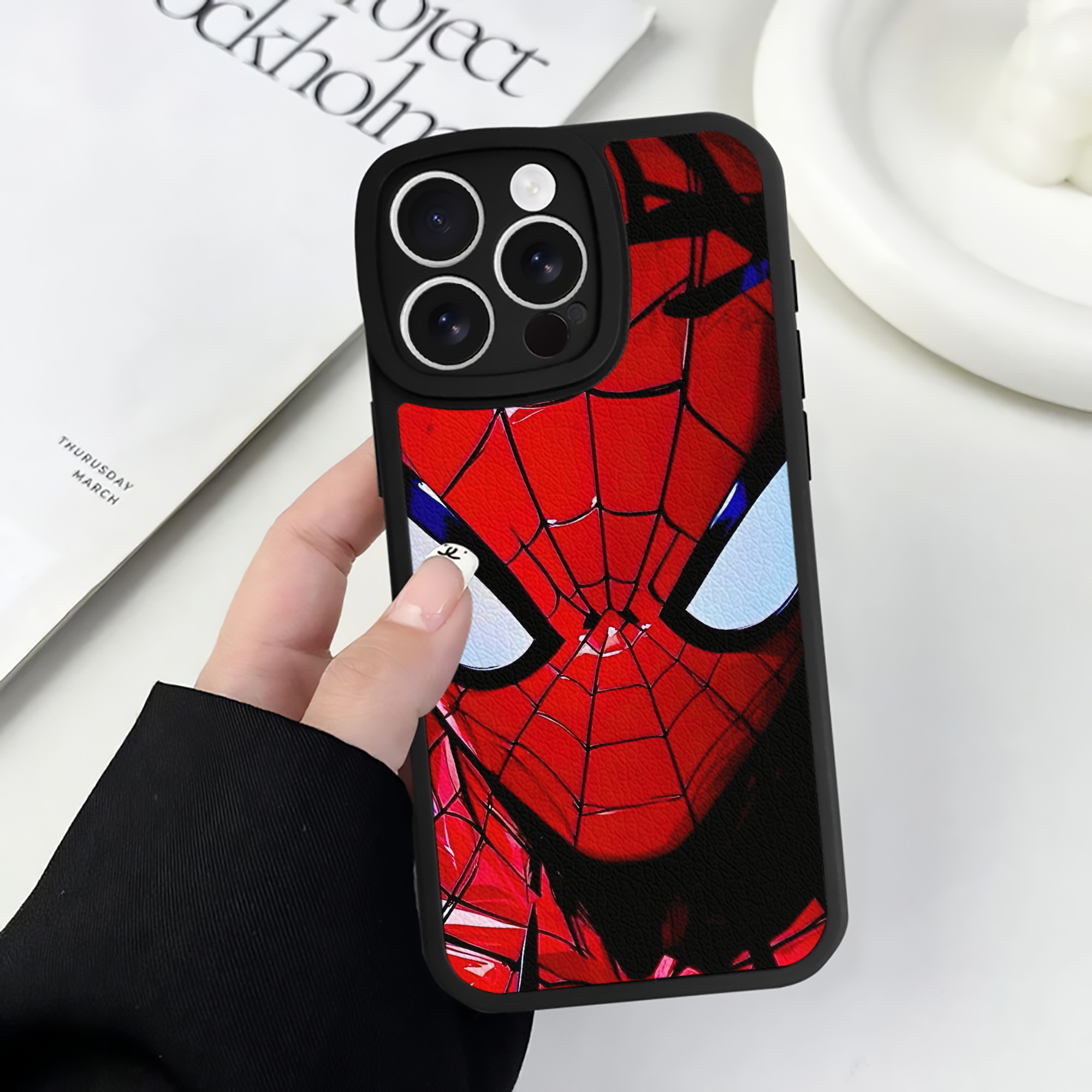 Spider Man スパイダーマン 【iPhone 16シリーズ対応】シリコンスマホケース（レザー調） 材質：シリコン